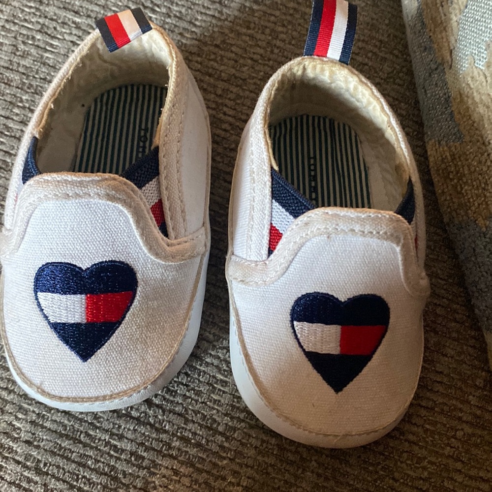 Baby shoes Tommy Hilfiger with a heart